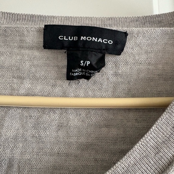 Club Monaco  V-Neck Women's Sweater - Picture 3 of 3